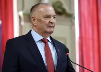 Helez: Srbija je zrela za revoluciju