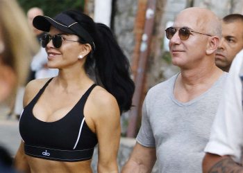 Jeff Bezos je u Aspenu ipak slavio, na ekskluzivnu večeru pozvao i Kevina Costnera