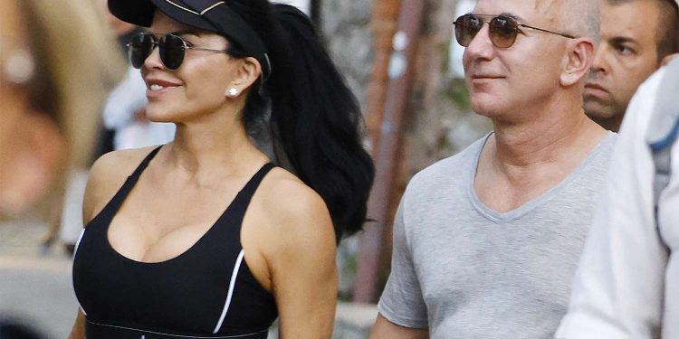 Jeff Bezos je u Aspenu ipak slavio, na ekskluzivnu večeru pozvao i Kevina Costnera