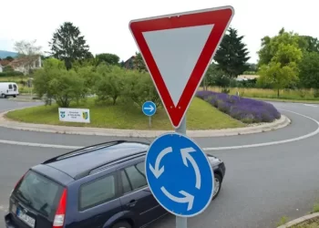 Kružni tok, nevolja za mnoge vozače: Ovo su pravila vožnje i najčešće greške koje činimo