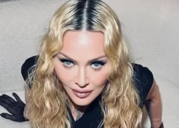 Madonna ponovno šokira: Kraljica popa objavila fake fotografije s papom Franjom