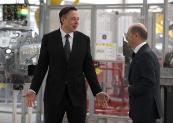 Musk pozvao Scholza da odmah podnese ostavku jer je ‘nesposobna budala’