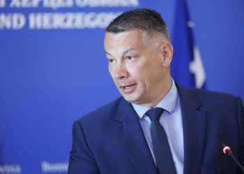 Nešić tvrdi da se “RS brani u Sarajevu”. Objasnio i zašto