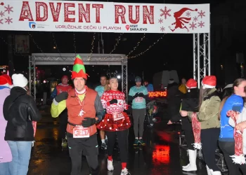 Održan Advent Run: Kostimirani trkači na ulicama Sarajeva. Pogledajte kako je to izgledalo