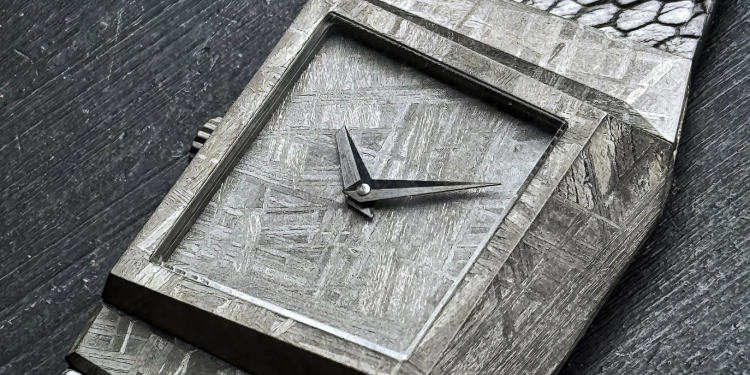 Ovaj sat je isklesan iz meteorita koji je udario Zemlju prije milion godina: Niko ne zna kolika će mu biti cijena