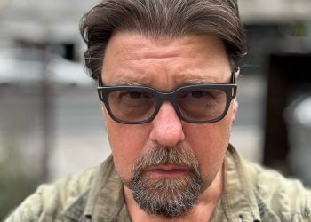 Pjer Žalica (60) za Raport: Da li napuštam Sarajevo. Zašto nerviramo političare i kako nas zloupotrebljavaju bitange. Šta nam je spas