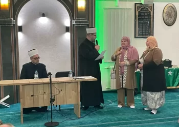 Snježana prešla na islam u džamiji u Cazinu: Suze na njenom i licima njenih najbližih dovoljno govore