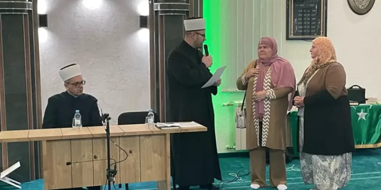 Snježana prešla na islam u džamiji u Cazinu: Suze na njenom i licima njenih najbližih dovoljno govore