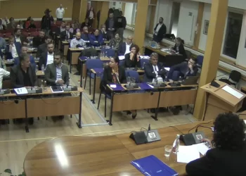 Trojka ipak izglasala predsjedavajućeg Općinskog vijeća Novo Sarajevo. Sjednici prisustvovala i Benjamina Karić