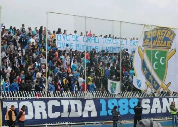 U Novom Pazaru napadnut autobus Crvene zvezde. Sumnja se na Torcidu Sandžak