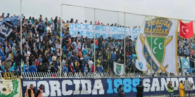 U Novom Pazaru napadnut autobus Crvene zvezde. Sumnja se na Torcidu Sandžak