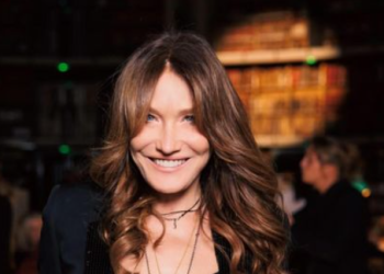 Bivša prva dama Francuske pokazala svoju razigranu stranu i oduševila eklektičnim izdanjem