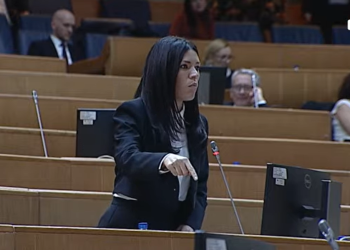 Burno na hitnoj sjednici: Nervoza u SNSD-u, Vulić ponovo spominje ambasade, zaboravila Bidenovo ime