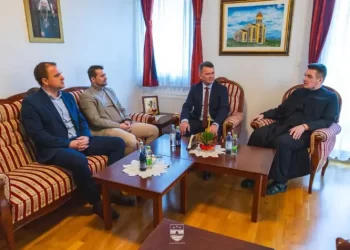 Članovi Vlade USK posjetili bihaćkog paroha i čestitali Božić