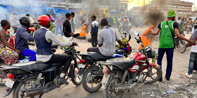 Demonstranti u Kongu napali strane ambasade, traže da se zaustavi napredovanje pobunjenika