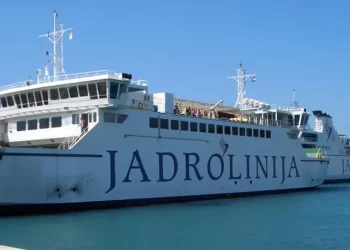 Djeca iz Sarajeva zbog oluje provela noć na trajektu u Splitu. ‘Dobili su deke’