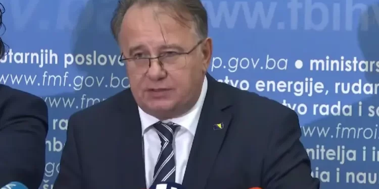Iz minute u minutu: Počeo press Vlade FBiH o minimalnoj plaći, pratite uživo. Nikšić: Želimo reći istinu o minimalnoj plaći