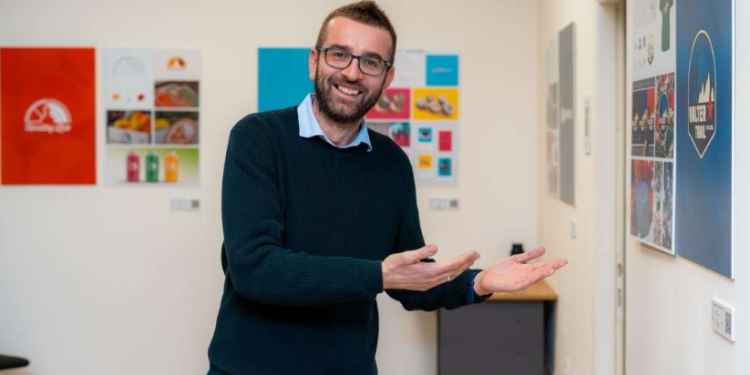 Izložba Sanjina Halilovića ‘Olovka i pixeli, Al’ đaba.. sve počinje iz glave’ otvorena u Arka Centru