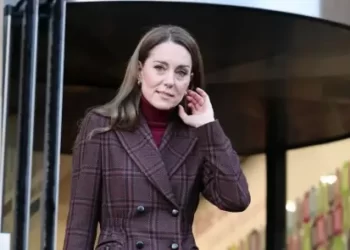 Kate Middleton plijenila elegancijom u hit boji sezone na prvom angažmanu u novoj godini