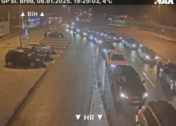 Kilometarske kolone na graničnim prelazima na izlazu iz BiH