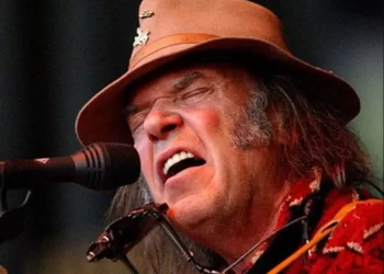 Legendarni pjevač se povlači s muzičkog festivala Glastonbury, kaže da je ‘korporativno odbojan’