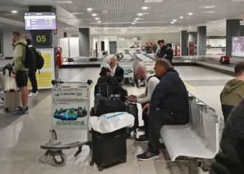 Lepa Brena snimljena u kolicima. Boba se nije odvajao od nje