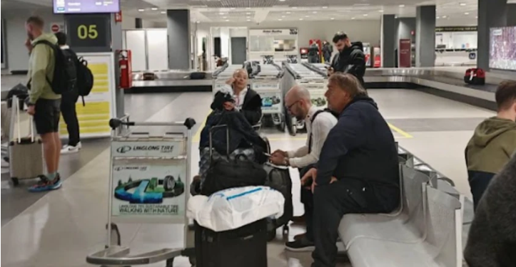 Lepa Brena snimljena u kolicima. Boba se nije odvajao od nje