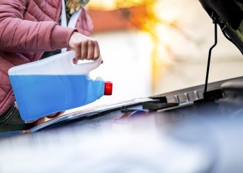 Mehaničar upozorio vlasnike automobila: ‘Ova greška može uništiti motor’