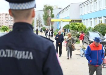 Nakon dojava o bombama: Pojedine škole nastavljaju sa radom u Banjoj Luci, u nekima nema nastave ni u drugoj smjeni