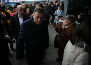 Nastavlja se suđenje Dodiku, on tvrdi da proces mora krenuti ispočetka