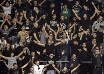 Navijači Partizana vrijeđali Vučića u Zagrebu, dobili pljesak navijača Cibone