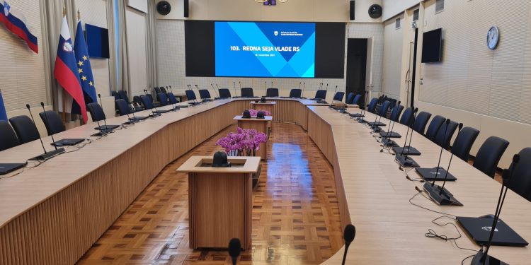 Oko 11.000 potpisnika peticije poziva Vladu Slovenije da povuče prijedlog zakona o medijima