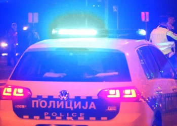 Osamnaestogodišnja djevojka poginula u slijetanju automobila