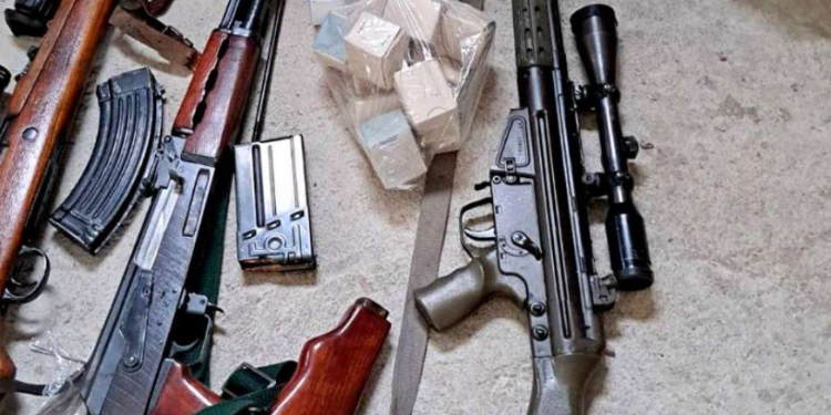 Ovakav ulov nisu očekivali: Policija pretresala kuće u Stocu i pronašla arsenal oružja