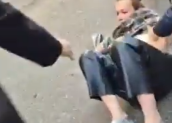 Šokantan video iz Beograda: Autom pregazio doktorice dok su odavale počast žrtvama u Novom Sadu