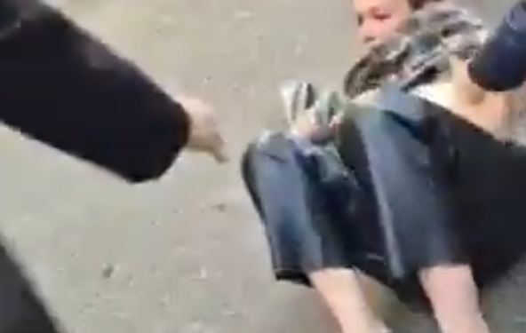 Šokantan video iz Beograda: Autom pregazio doktorice dok su odavale počast žrtvama u Novom Sadu