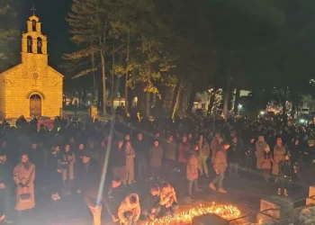 Stanovnici Crne Gore pale svijeće za nedužne žrtve masakra na Cetinju