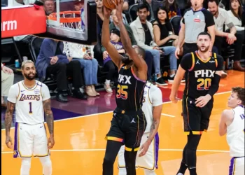 Sunsi nemoćni bez Nurkića u petorci, Garza se radovao pobjedi s klupe