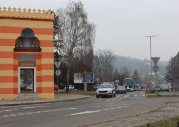 Svečani defile na Dan vozača i automehaničara u Tuzli: Obilježava se od 1960. kada je Tito postao počasni član Saveza vozača Jugoslavije