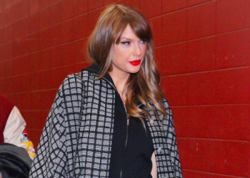 Taylor Swift očarala stajlingom s potpisom čuvene francuske kuće