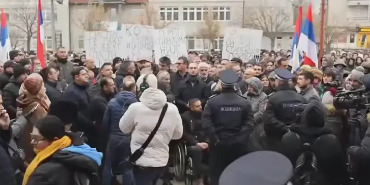 U Bijeljini protest zbog hapšenja gradonačelnika Ljubiše Petrovića: Oni koji vode RS su izgubili kompas