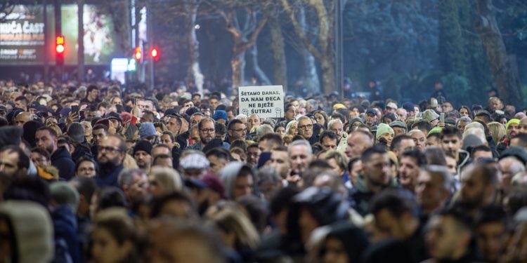 Ustali i studenti u Crnoj Gori: Veliki protesti protiv nasilja i političkog nemara