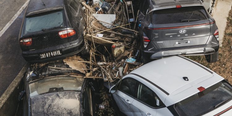 Više od 120.000 automobila oštećeno u poplavama u Španiji