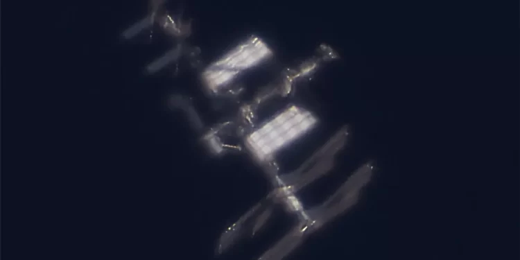 Astrofotograf amater snimio NASA astronauta kako izvodi historijsku šetnju svemirom