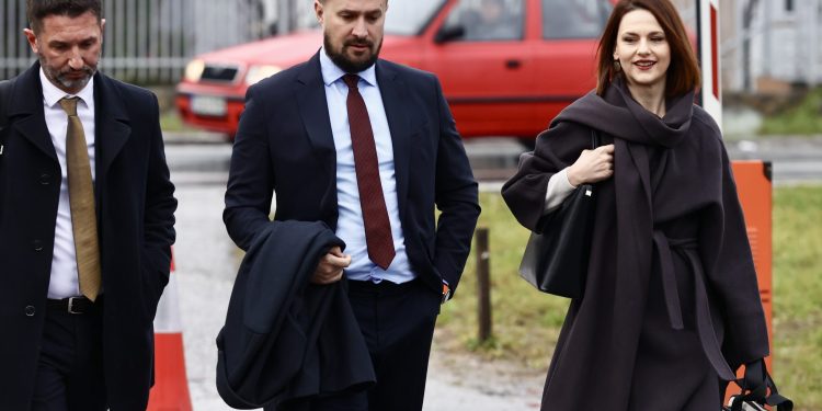 Burno na ročištu Fikretu Hodžiću: Pročitana mu izmjenjena optužnica, on vrijeđao tužioca Pašića. Ljut je i zbog pisanja Raporta