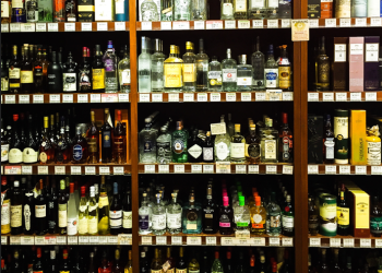 Ekspresan odgovor na Trumpovo uvođenje carina: Kanadska pokrajina uklonila američka alkoholna pića s polica