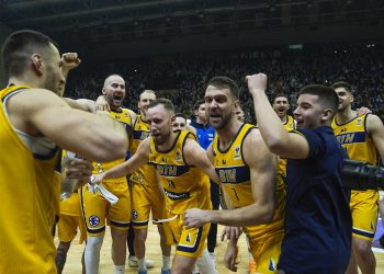 Haos su košarkaši BiH napravili na parketu nakon velike pobjede. Pogledajte