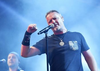 Hrvatskim rukometašima na dočeku pjeva notorni Thompson, a to je oduševilo Dejana Lovrena