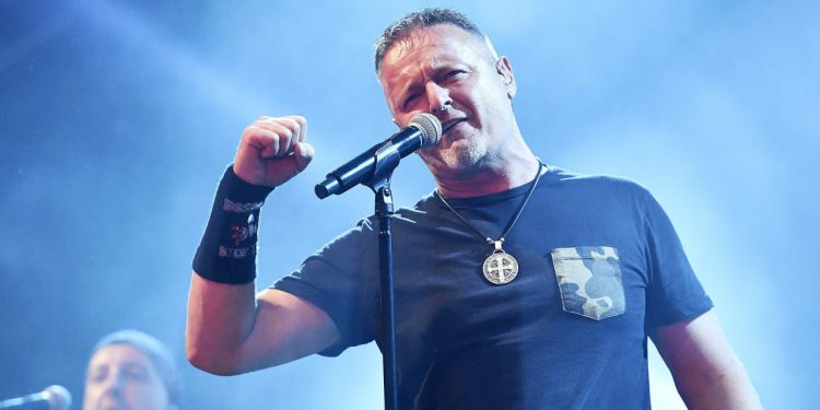 Hrvatskim rukometašima na dočeku pjeva notorni Thompson, a to je oduševilo Dejana Lovrena