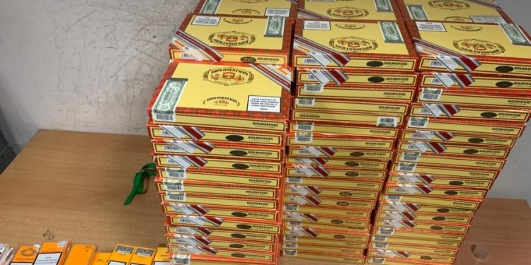 Na aerodromu u Podgorici zaplijenjene cigarete vrijednosti 95.000 eura